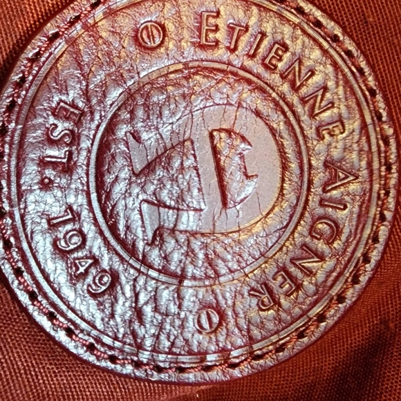 Chic Burgundy Leather Shoulder Bag - Picture 2 of 7